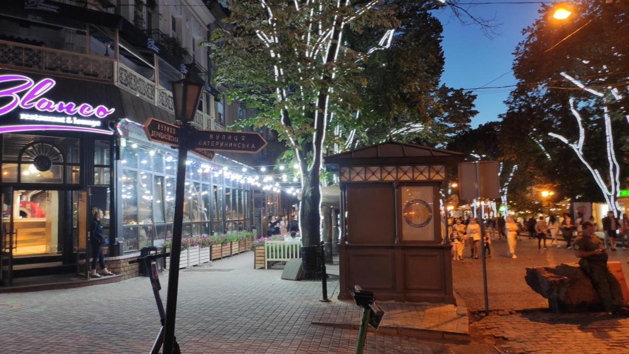 Квартира На Дерибасовcкой Odesa Exterior photo
